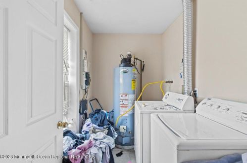 1317 Washington Ave, Tinton Falls NJ 07701-5760 exterior