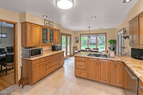 15 Mdw Ln, Hackettstown NJ  07840-4143 exterior