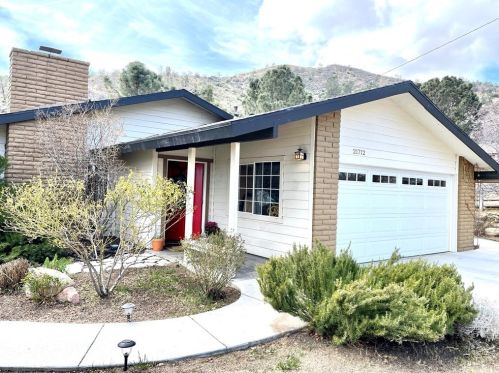 21712 Mountain Dr, Tehachapi, CA 93561-6909