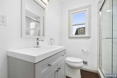 2 6th St, Wood-Ridge NJ  07075-2118 exterior