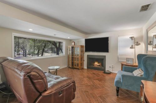 8400 Watercress Dr, Fort Worth, TX 76135-4264