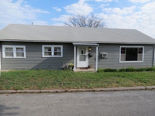 98 Magnolia St, Healdton, OK 73438-2858