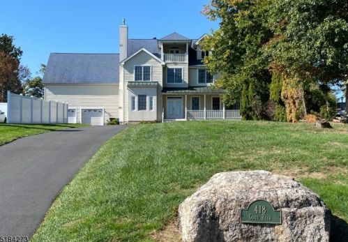 418 Cliff Rd, Sewaren, NJ 07077-1408