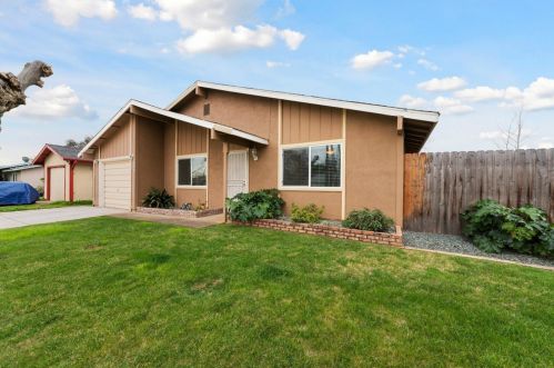 8699 Kiwi Cir, Elk Grove, CA 95624-1534