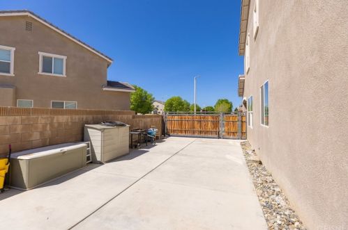 44022 Marbella St, Lancaster CA 93536 exterior