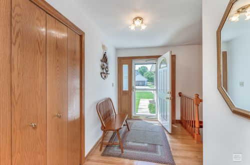 305 Dewey St, Somonauk, IL 60552-3133