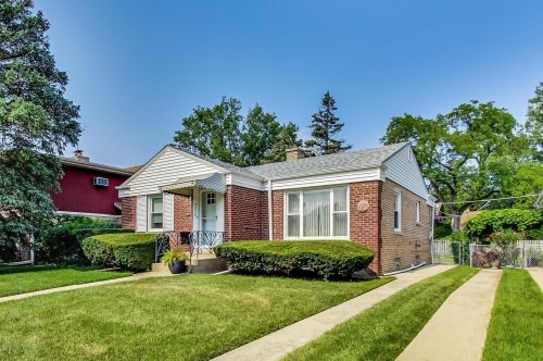 4024 Brummel St, Skokie, IL 60076-3630