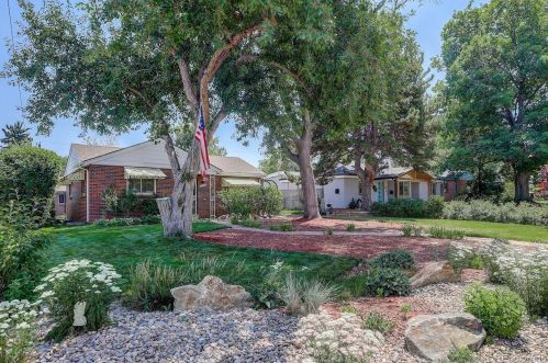 2990 Oneida St, Denver, CO 80207-2913