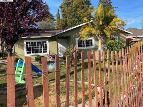 393 Redbud Ln, Hayward, CA 94541-7551
