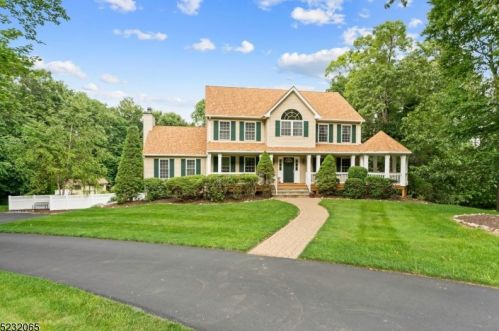 16 Dahn Dr, Sparta, NJ 07871-3457
