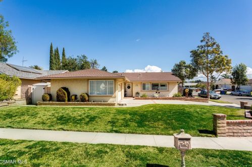 2508 Loretta Cir, Simi Valley, CA 93065-2318
