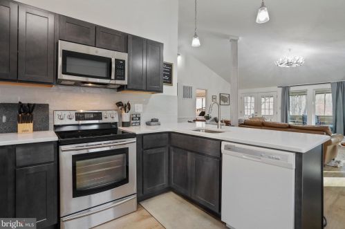 4 Pileated Woodpecker Ln, Hedgesville WV  25427-6232 exterior