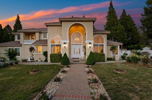 3521 Camino Hills Dr, Snowline Camp, CA 95709-9563