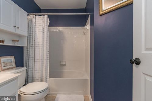 228 Lord Fairfax St, Charles Town WV  25414-2607 exterior