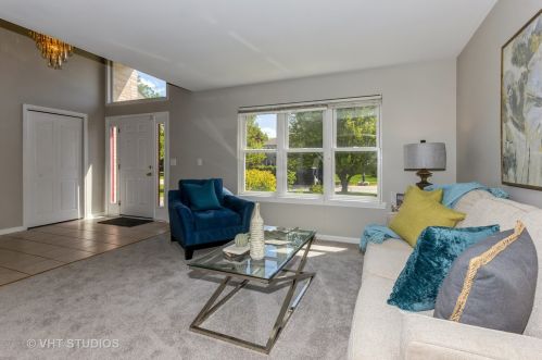 2027 Maplewood Cir, Naperville, IL 60563-1982