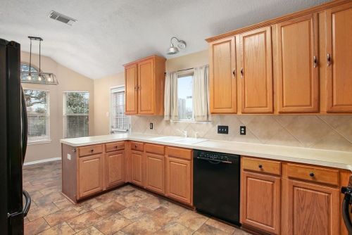 3802 Oakwilde Cir, Morgans Point TX  77571-4495 exterior