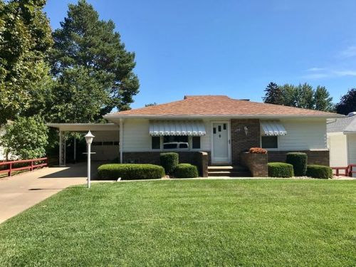 1714 Walnut St, Yankton, SD 57078-2131