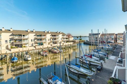 22 Mariner Village Dr, Taylor Lake Village TX 77586-5448 exterior