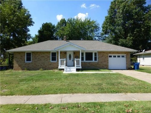 411 Albers Pl, Fort Russell, IL 62010-1101
