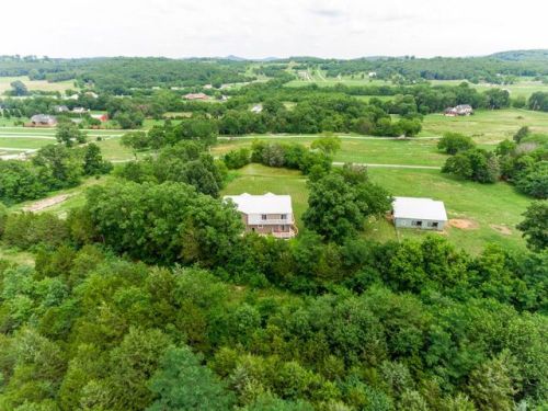 518 Rocky Valley Rd, Lebanon, TN 37090-0639
