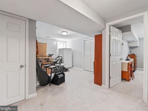 810 Venice Dr, Silver Spring MD 20904-2065 exterior