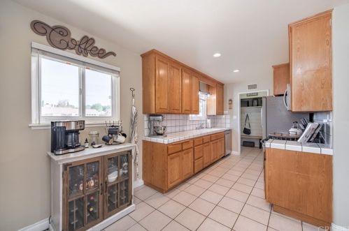 4050 Helene St, Simi Valley CA 93063-2929 exterior