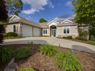 106 Hillcrest Dr, Weaverville, NC 28787-8909