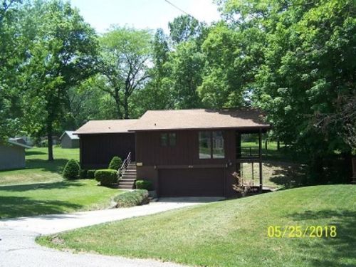 2567 Burgener Dr, Decatur, IL 62521-4804