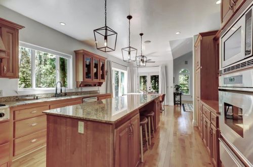 12881 Chatsworth Ln, Grass Valley, CA 95945-9739