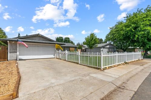 2987 Hunt Dr, Rancho Cordova, CA 95670-5615