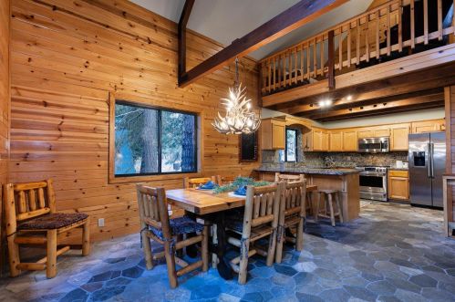 14050 Copenhagen Dr, Truckee CA  96161-6627 exterior