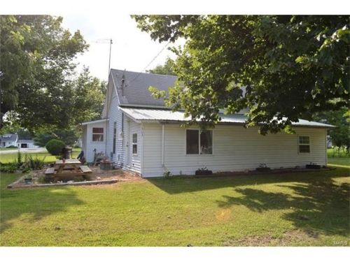 303 Cherry St, Ewing, MO 63440-1037
