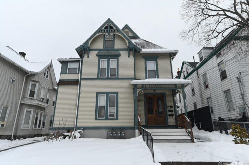 37 Central Ave, Waterbury, CT 06702-1202