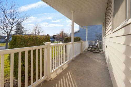 204 Julie Ln, Pingree Grove IL  60140-8379 exterior