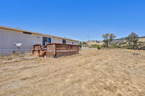 3040 Roop Rd, Gilroy, CA 95020-9095