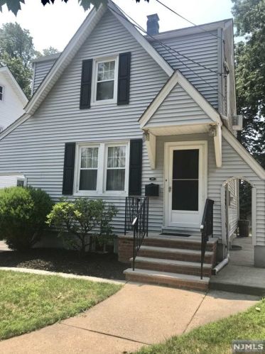 322 Roosevelt Ave, Hasbrouck Heights, NJ 07604-1614