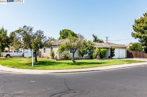 716 Fir St, Manteca, CA 95336-4852