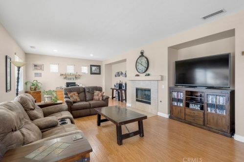 17876 Robusta Dr, Riverside CA  92503-7072 exterior