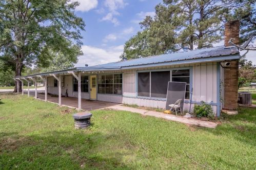 648 State Highway 19, Huntsville, TX 77320-7072