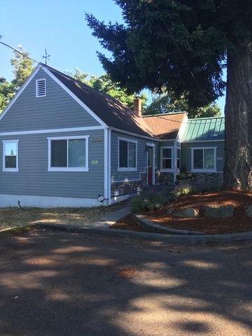 2425 142nd St, Seattle, WA 98168-3839