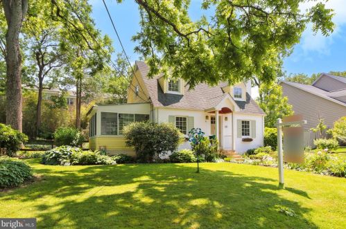 1110 Jackson Ct, Falls Church, VA 22046-3833