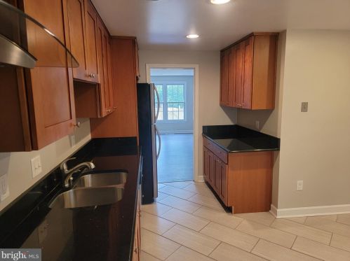 8029 Sleepy View Ln, Springfield VA  22153-2921 exterior