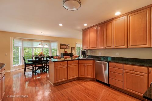 936 Chestnut St, Bannockburn IL  60015-2909 exterior