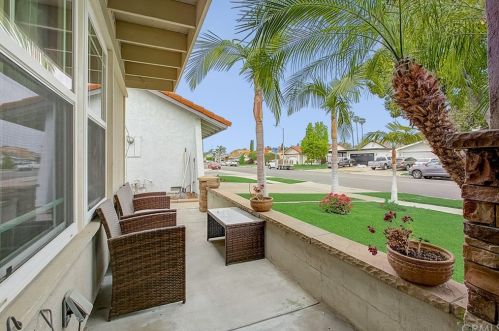 5004 Holbrook St, Anaheim CA  92807-1103 exterior