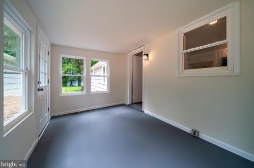 73 Bayberry Rd, Princeton NJ  08540-7418 exterior