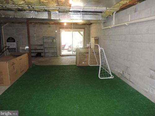 1053 Sterling Pl, Lancaster PA  17603-8839 exterior