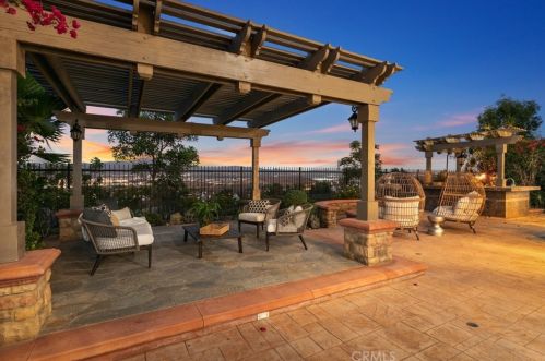 16 Dreamlight, Irvine CA  92603-4258 exterior