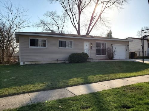 421 Tanglewood Dr, Streamwood, IL 60107-1222