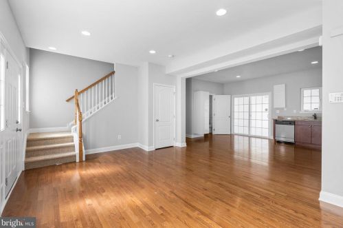 662 8th St, Philadelphia, PA 19123-3402