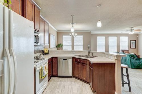 108 Ferrule Dr, Uhland TX 78640-8008 exterior